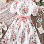 1bd79c82-ba5e-4ee7-a332-2a030c3c94881713318628705BAESDFloralPrintFitFlareDress1
